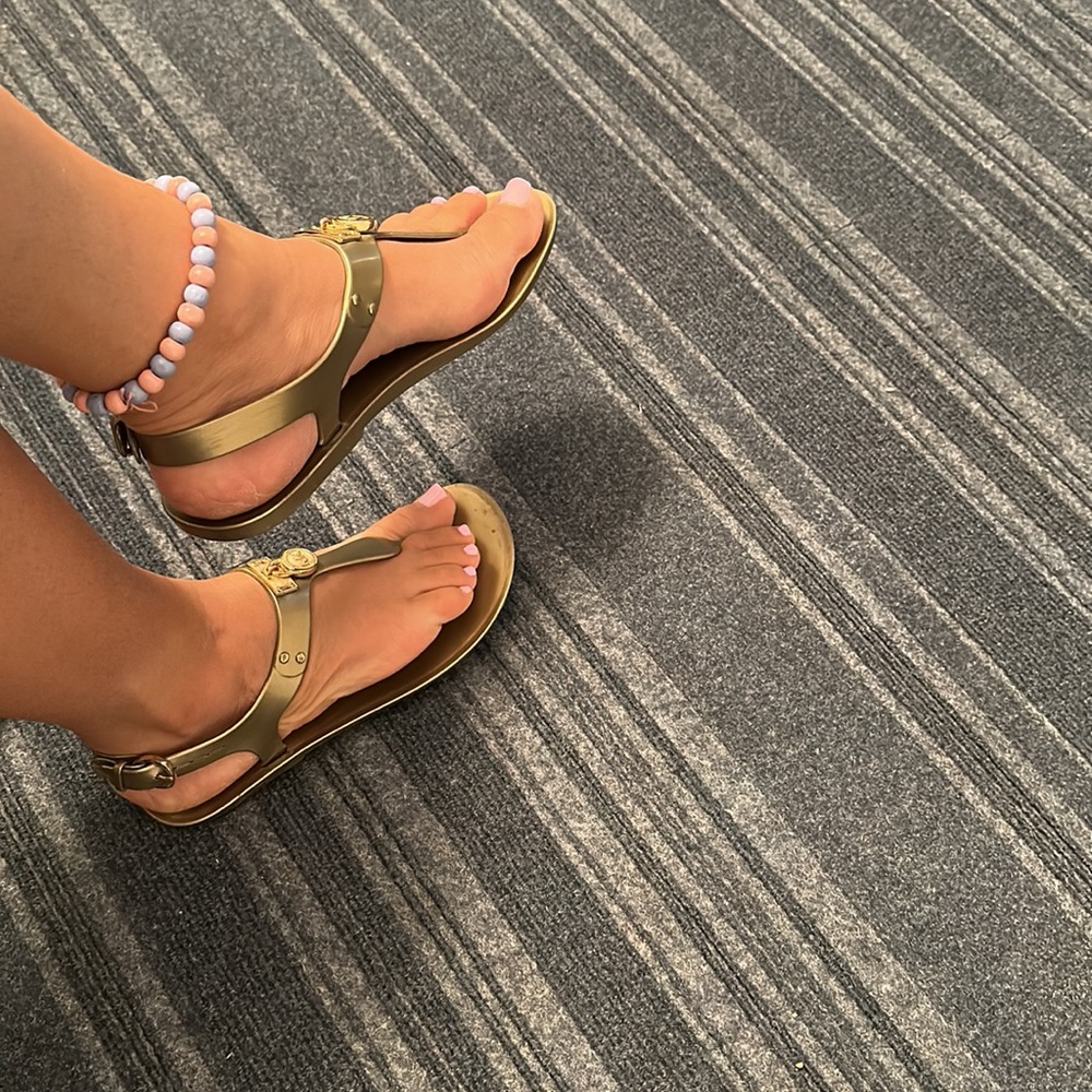 Michael Kors Hamilton Lock Gold Jelly Sandals Size 7M